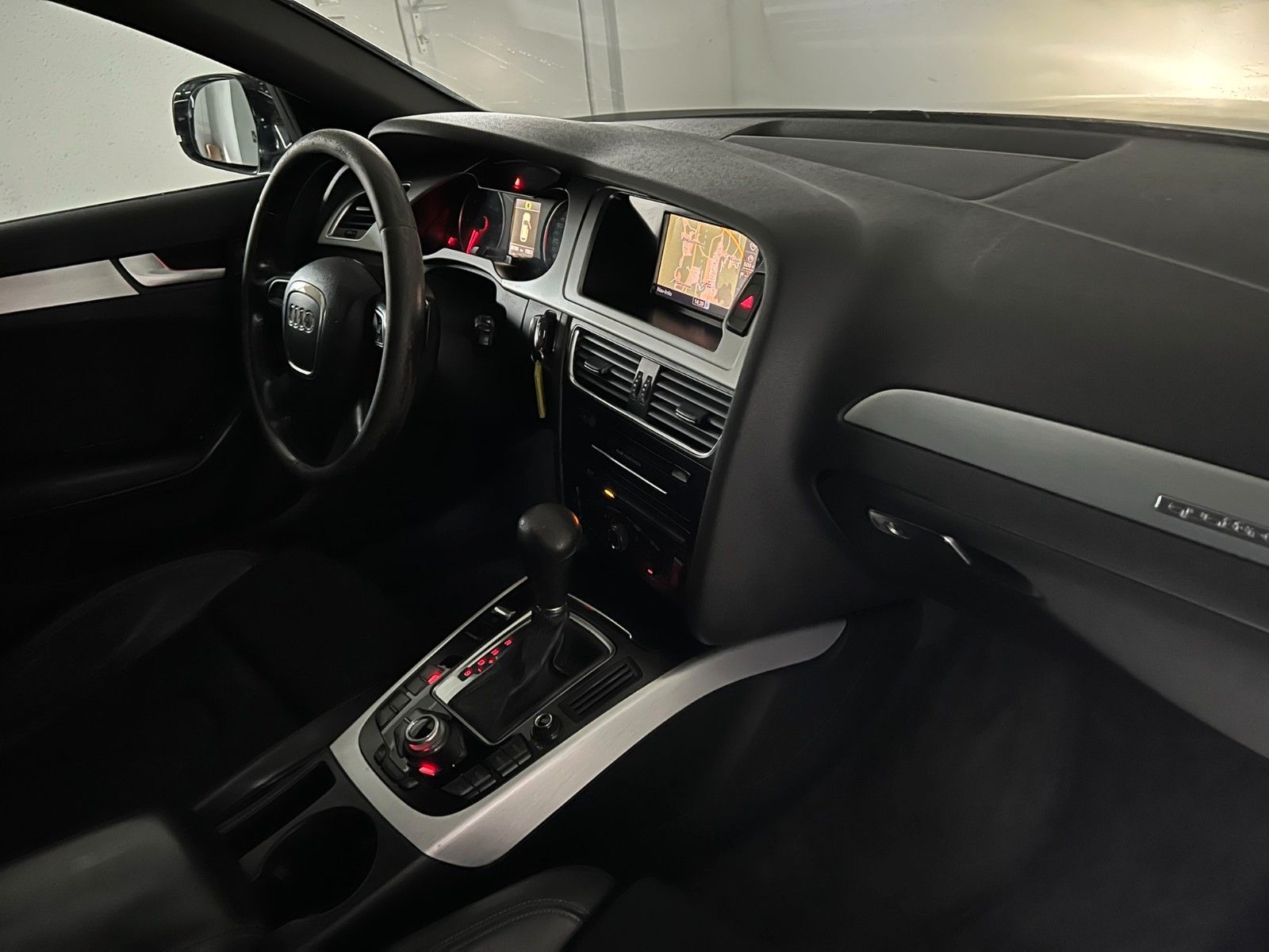 Fahrzeugabbildung Audi A4 Avant S line Sportpaket / plus Quattro