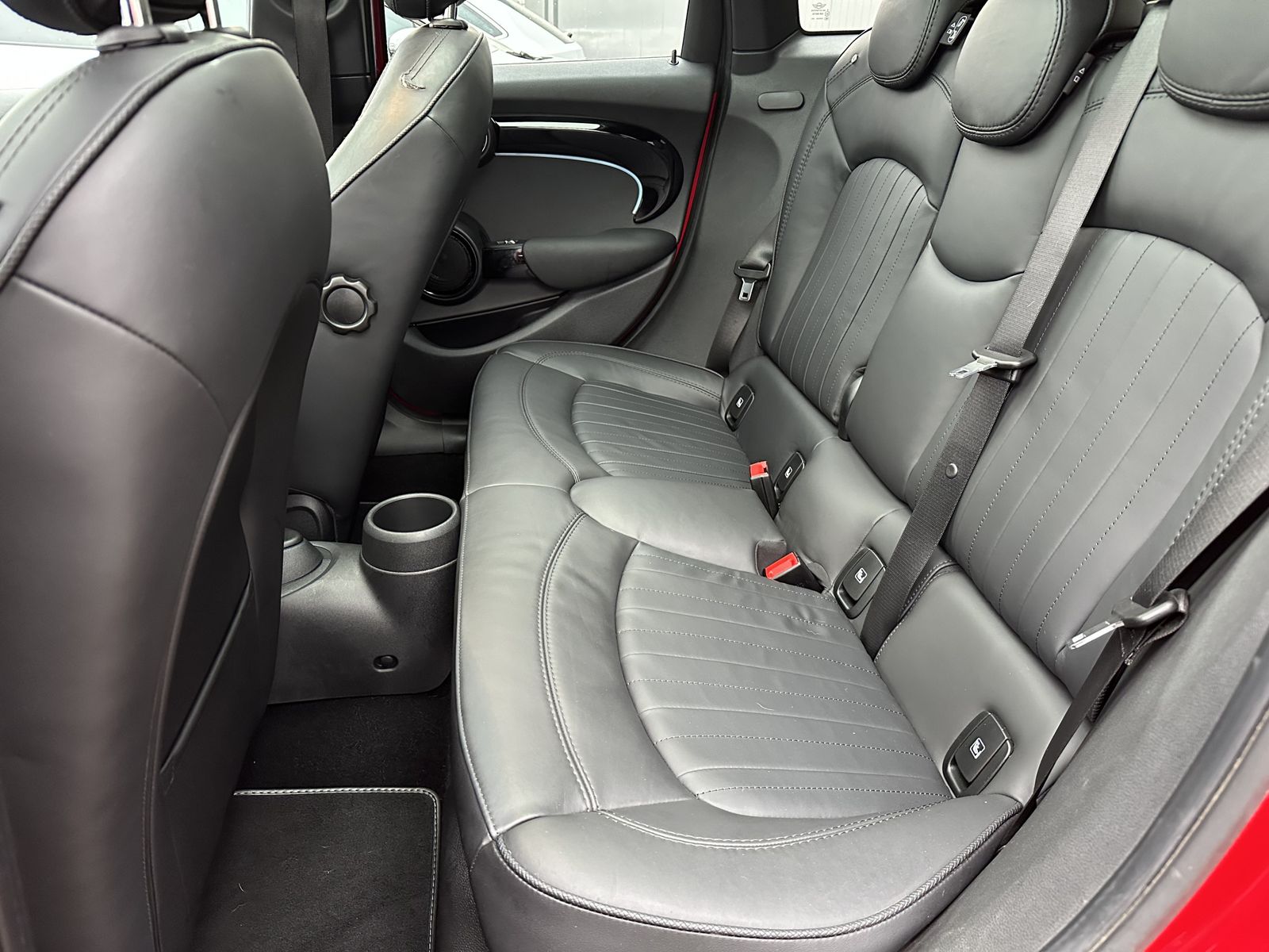 Fahrzeugabbildung MINI Cooper 5-Türer Aut. NAV+LED+PANO+17ZOLL+SHZ+1HD