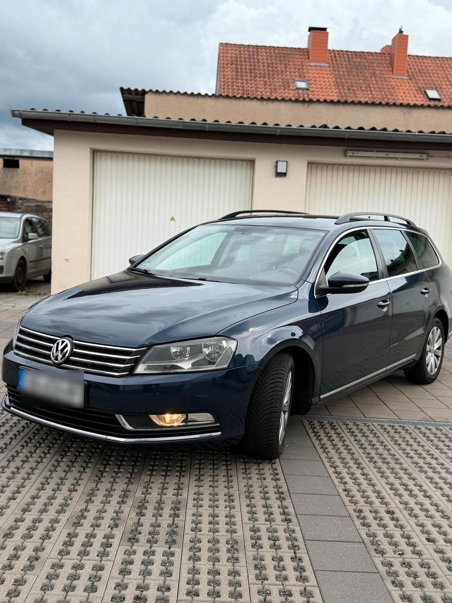 Volkswagen Passat 2014 — rear view
