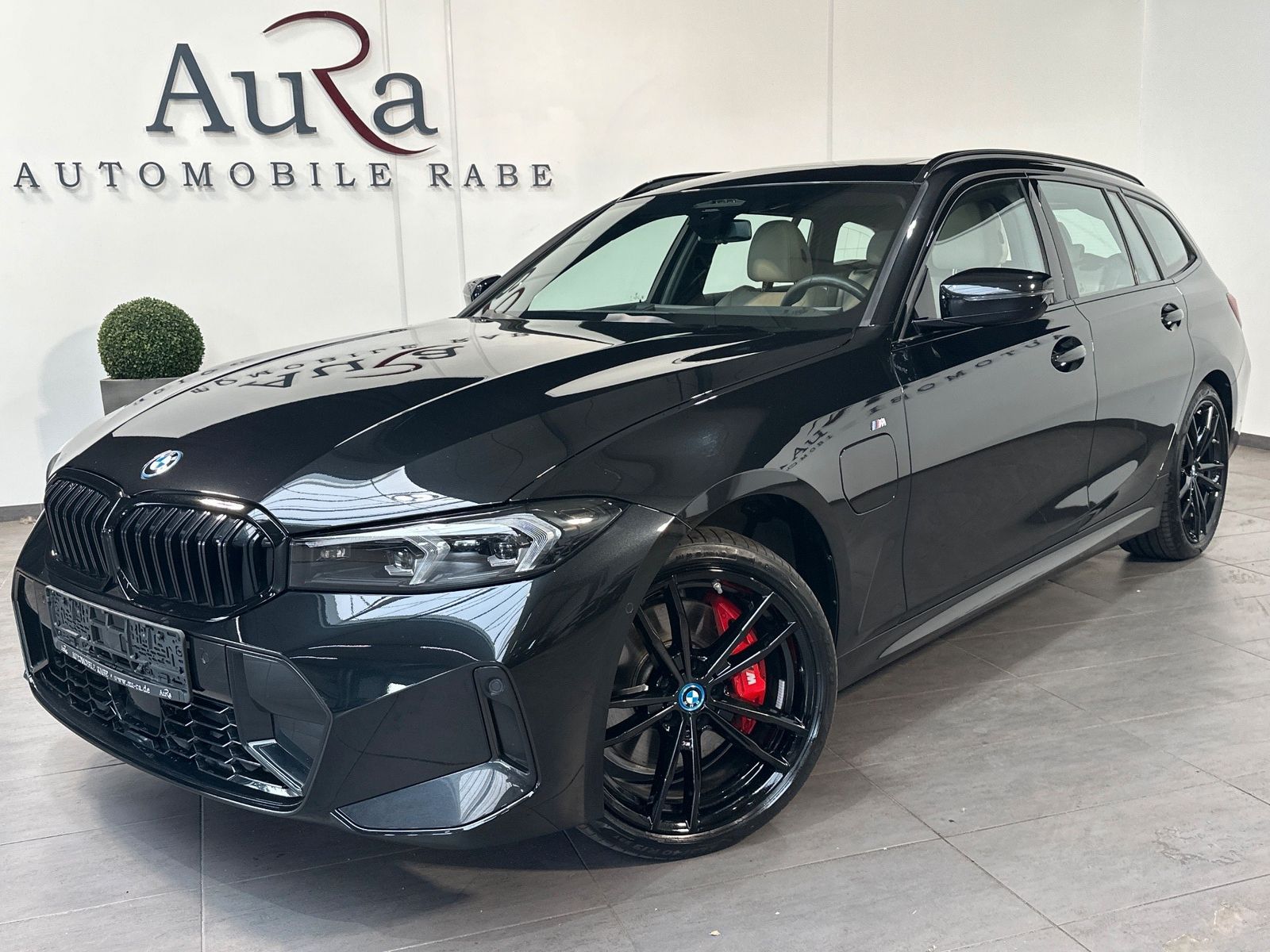 BMW 330 e Touring xDrive M-Sport NAV+LED+PANO+19ZOLL