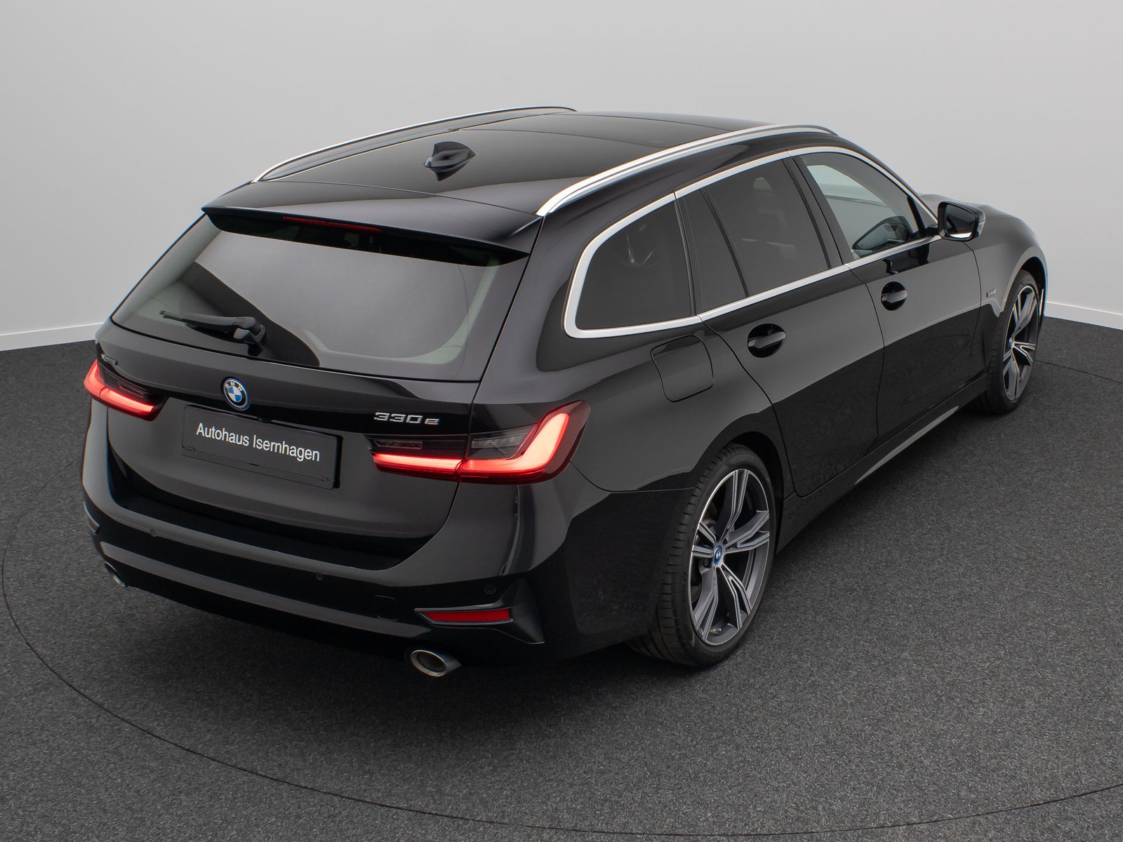 Fahrzeugabbildung BMW 330e xD ACC HUD Kamera DAB Alarm Panorama 19Zoll