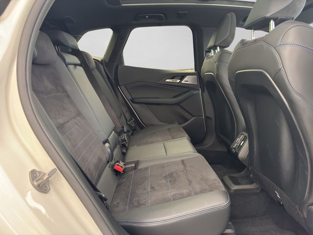 Fahrzeugabbildung BMW 218i Active Tourer M Sport Kamera+Pano+H&K+ACC