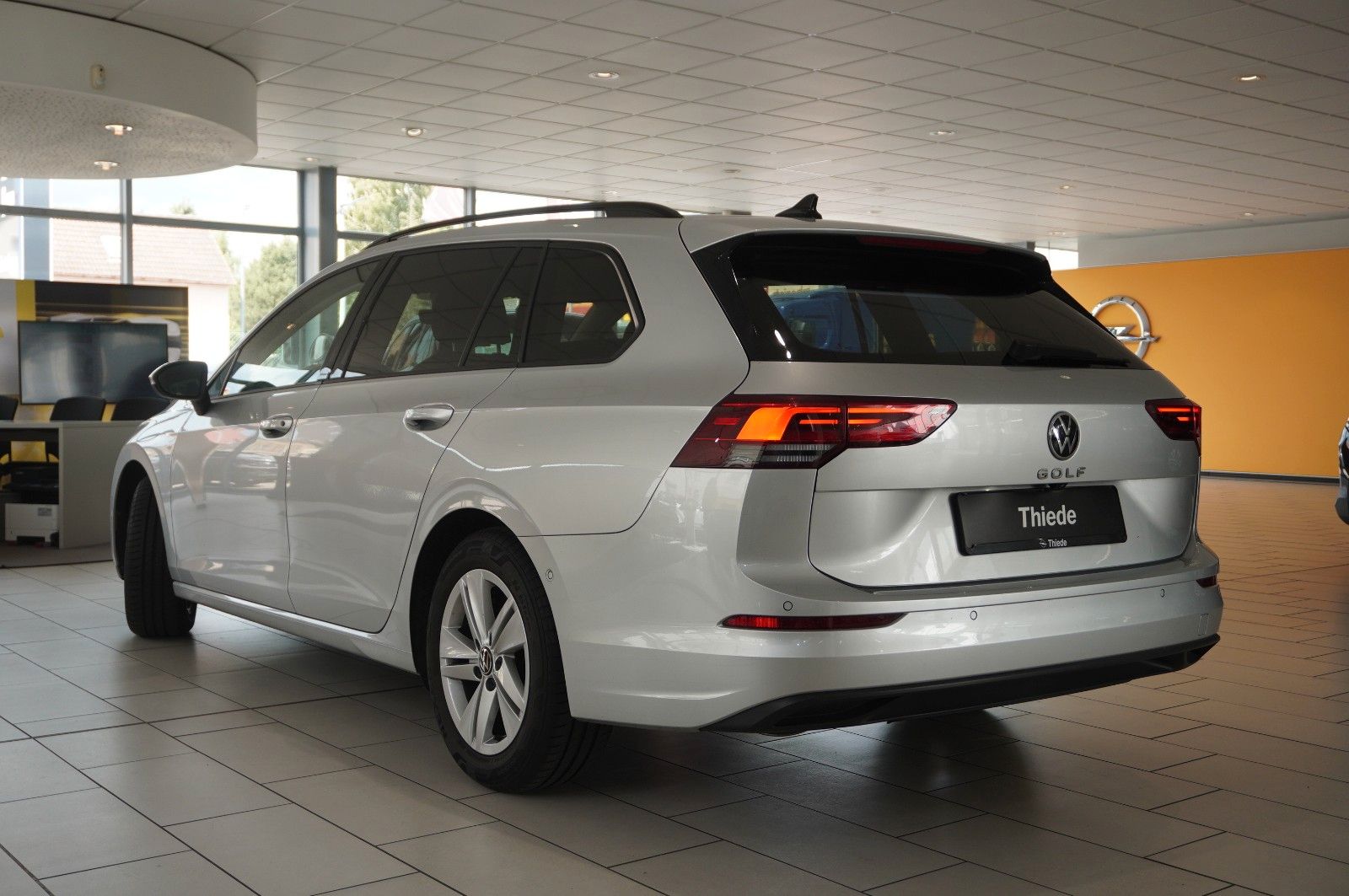 Fahrzeugabbildung Volkswagen Golf VIII Variant 2.0 TDI LIFE NAVI/LED/KAMERA