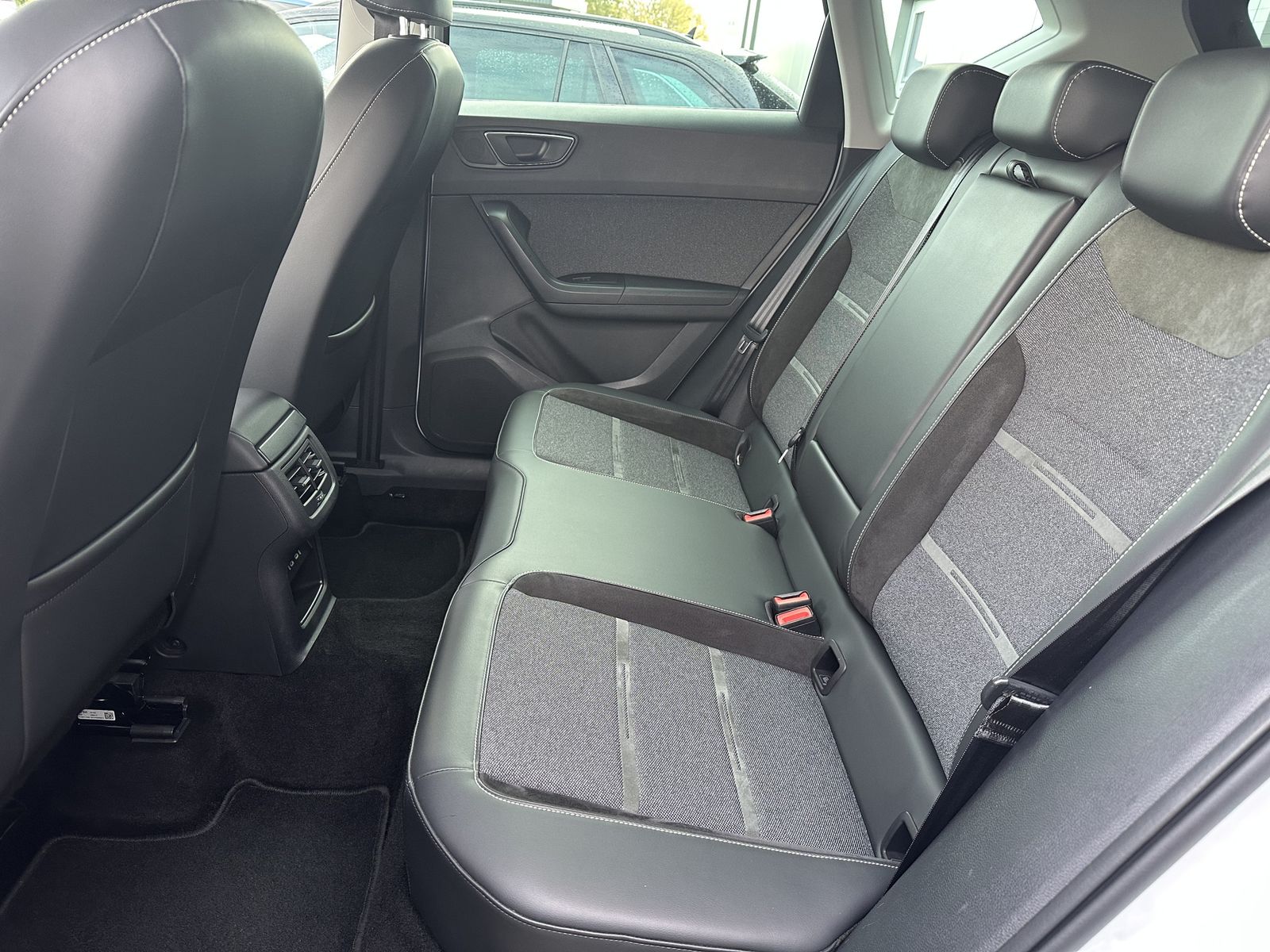 Fahrzeugabbildung SEAT Ateca 2.0 TDI DSG Xperience NAV+LED+BEATS+KAMERA