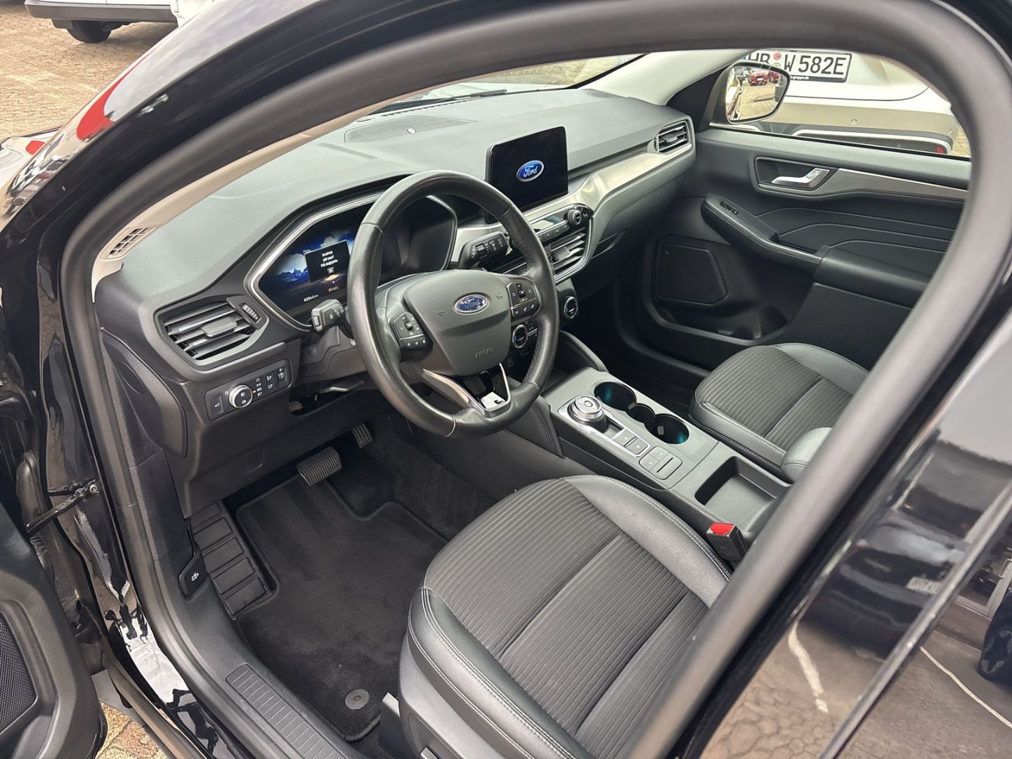 Fahrzeugabbildung Ford Kuga Hybrid Titanium X Navi Digitales Cockpit So