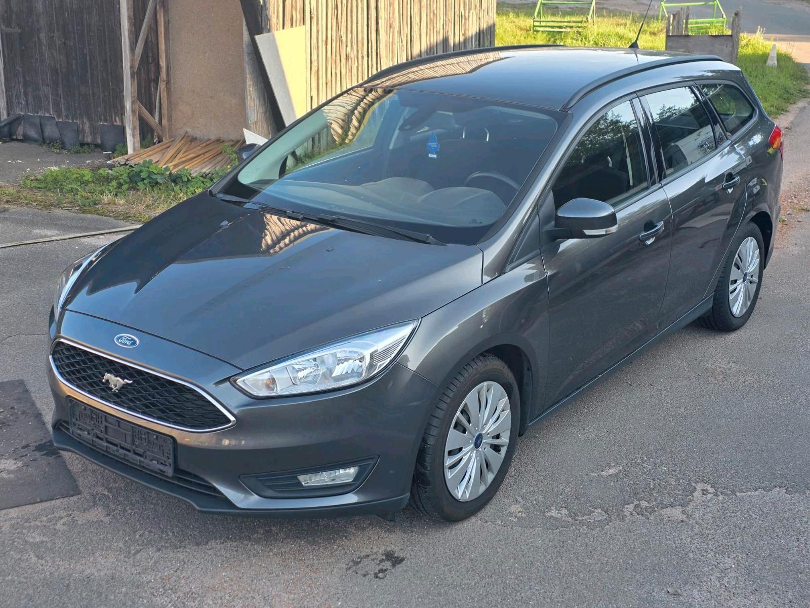 Ford Focus 2015 — interior