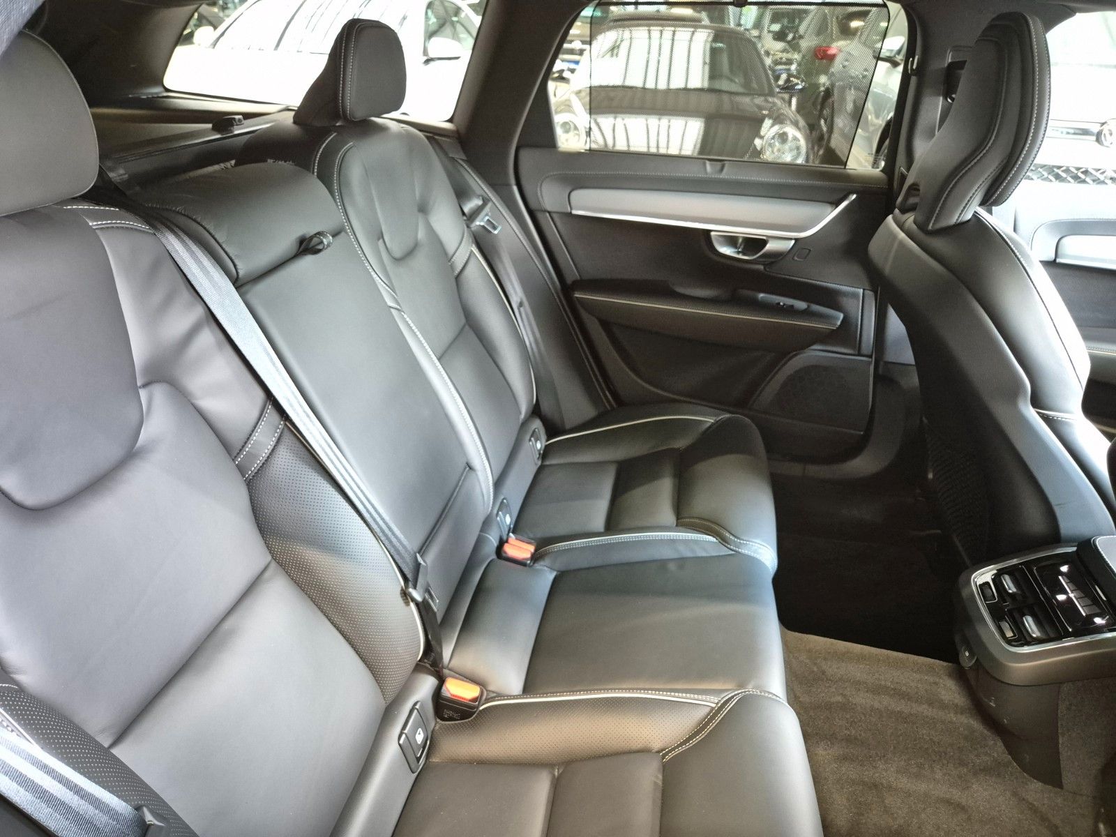 Volvo V90 B4 2.0d ULTIMATE DARK LEDER NAV LED PANO ACC foto 13