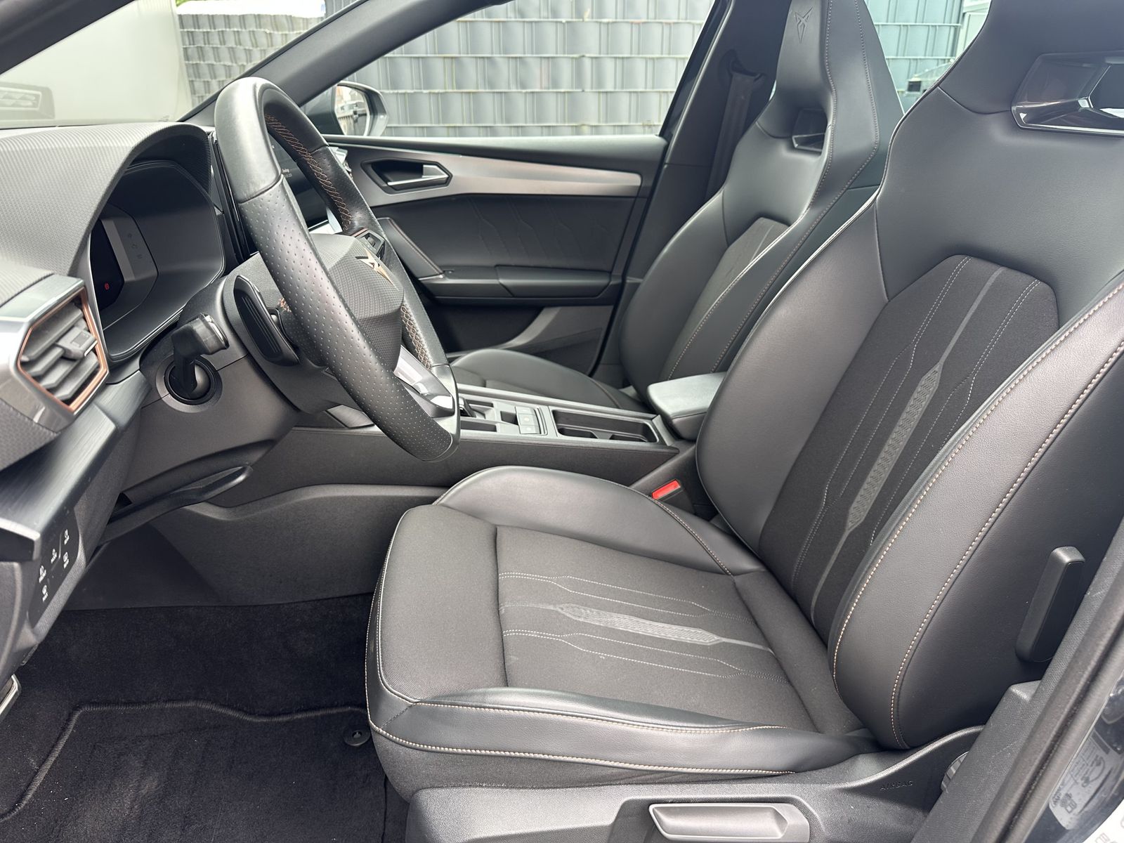 Fahrzeugabbildung CUPRA Leon SpT 1.4 TSI e-Hybrid VZ NAV+LED+ACC+PANO+SH