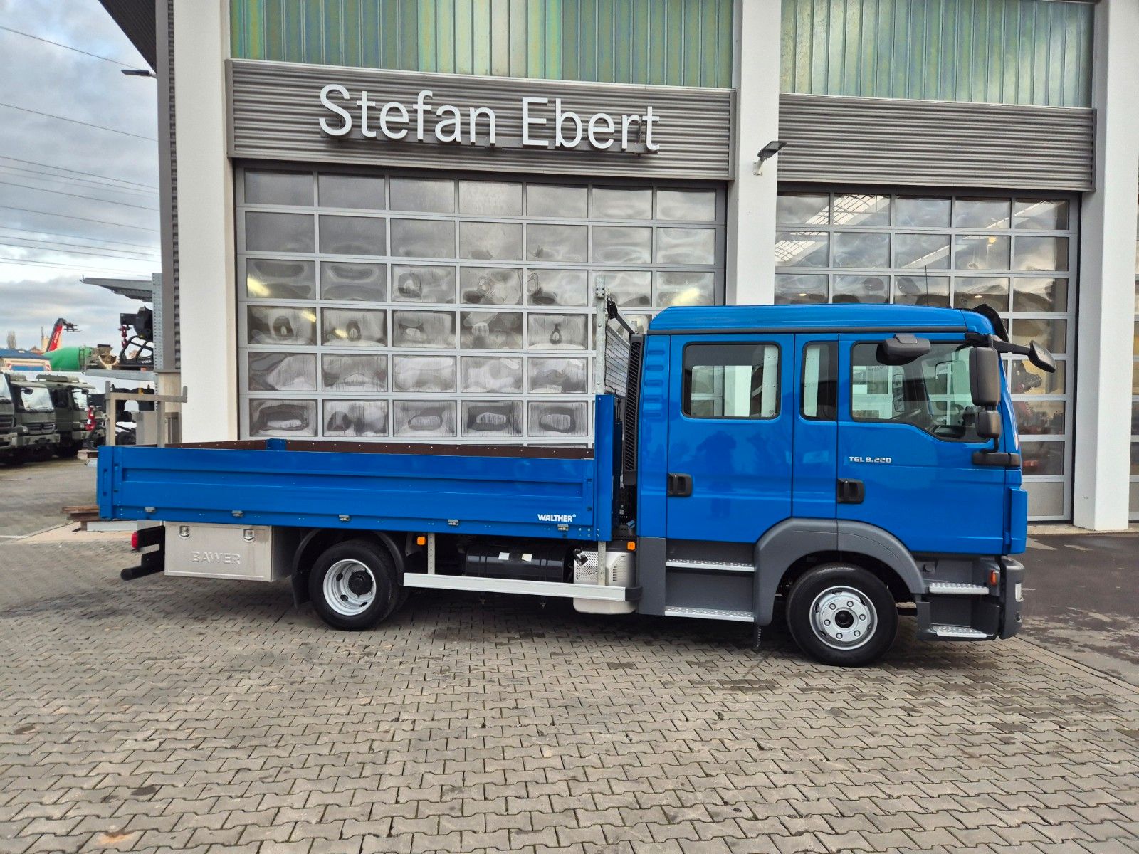 Fahrzeugabbildung MAN TGL 8.220 4x2 BL Doka 7 Sitze AHK Klima Standh.