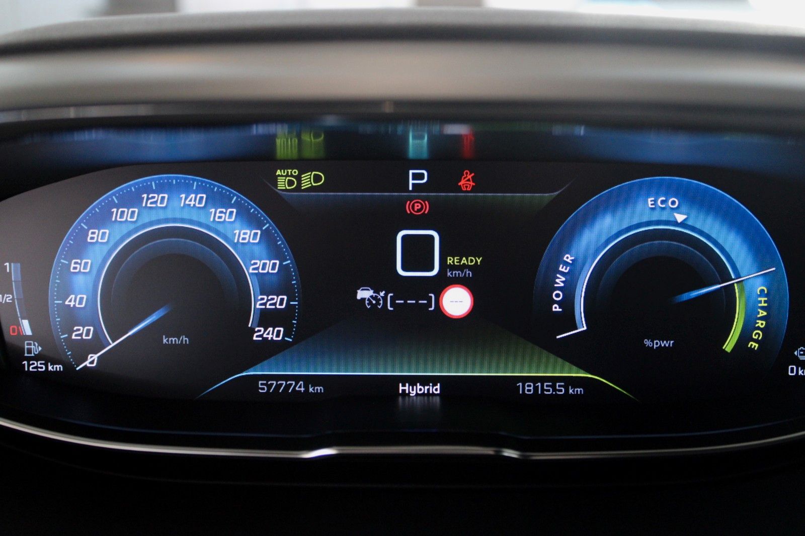 Fahrzeugabbildung Peugeot 3008 HYBRID4 300 e-EAT8 GT Full LED Panodach uvm