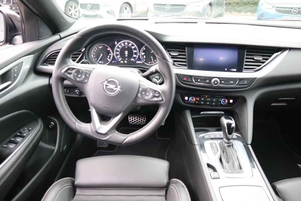 Fahrzeugabbildung Opel Insignia ST GSi 2.0 Turbo+Panorama+HUD+Leder+