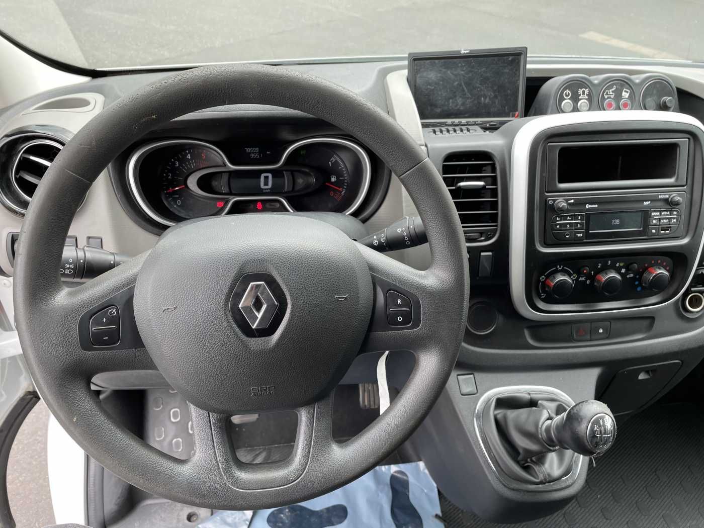Fahrzeugabbildung Renault Trafic dCi 120 L1H1 / France Elavateur 091F 9m