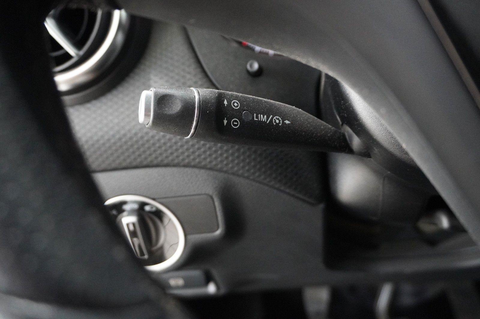 Fahrzeugabbildung Mercedes-Benz A 200 CDI AMG LINE NAVI/LED/KAMERA/SPORT/SHZ/PDC