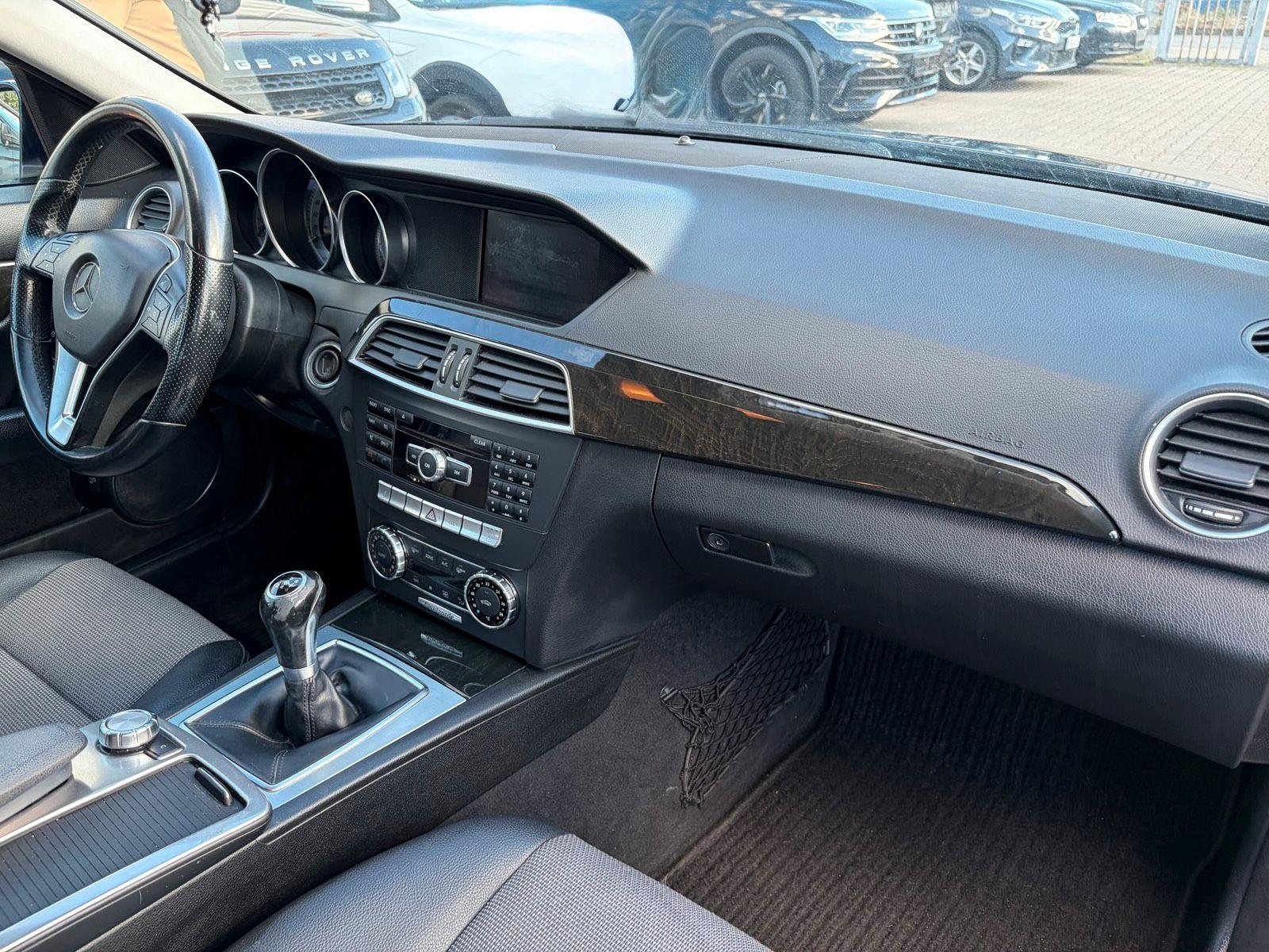 Mercedes-Benz C250 2013 — photo 11