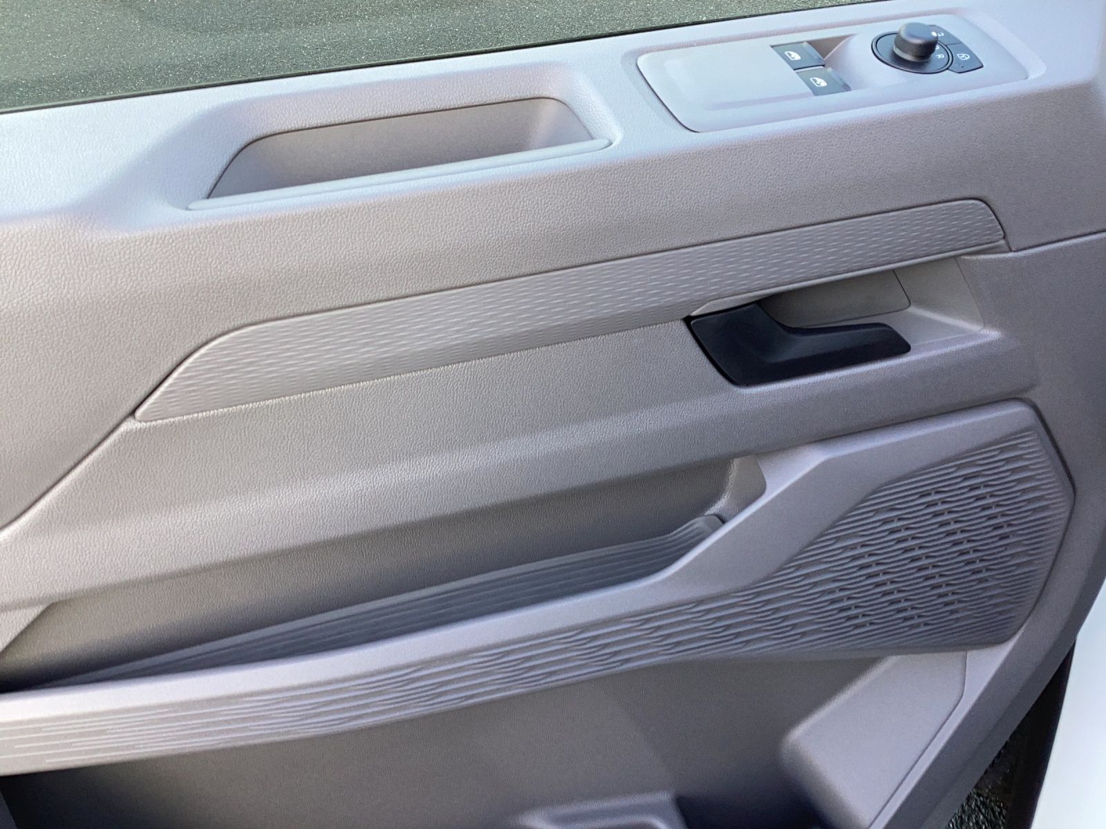 Fahrzeugabbildung Volkswagen T7 Transporter TDI Kasten AHK LaneAssist RearVie