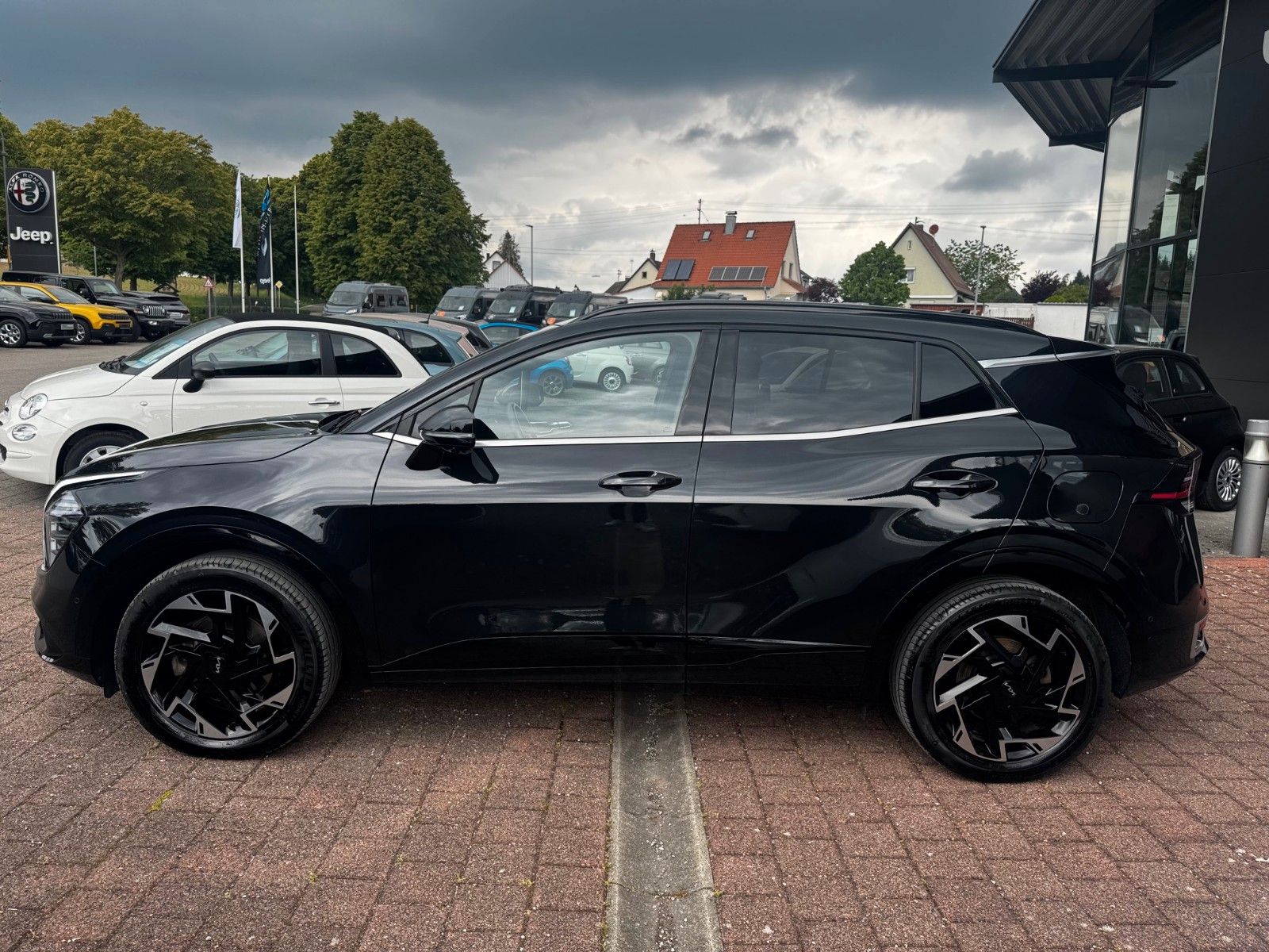 Fahrzeugabbildung Kia SPORTAGE 1.6T PHEV GTL DRIVE SOUND 265 PS 360°