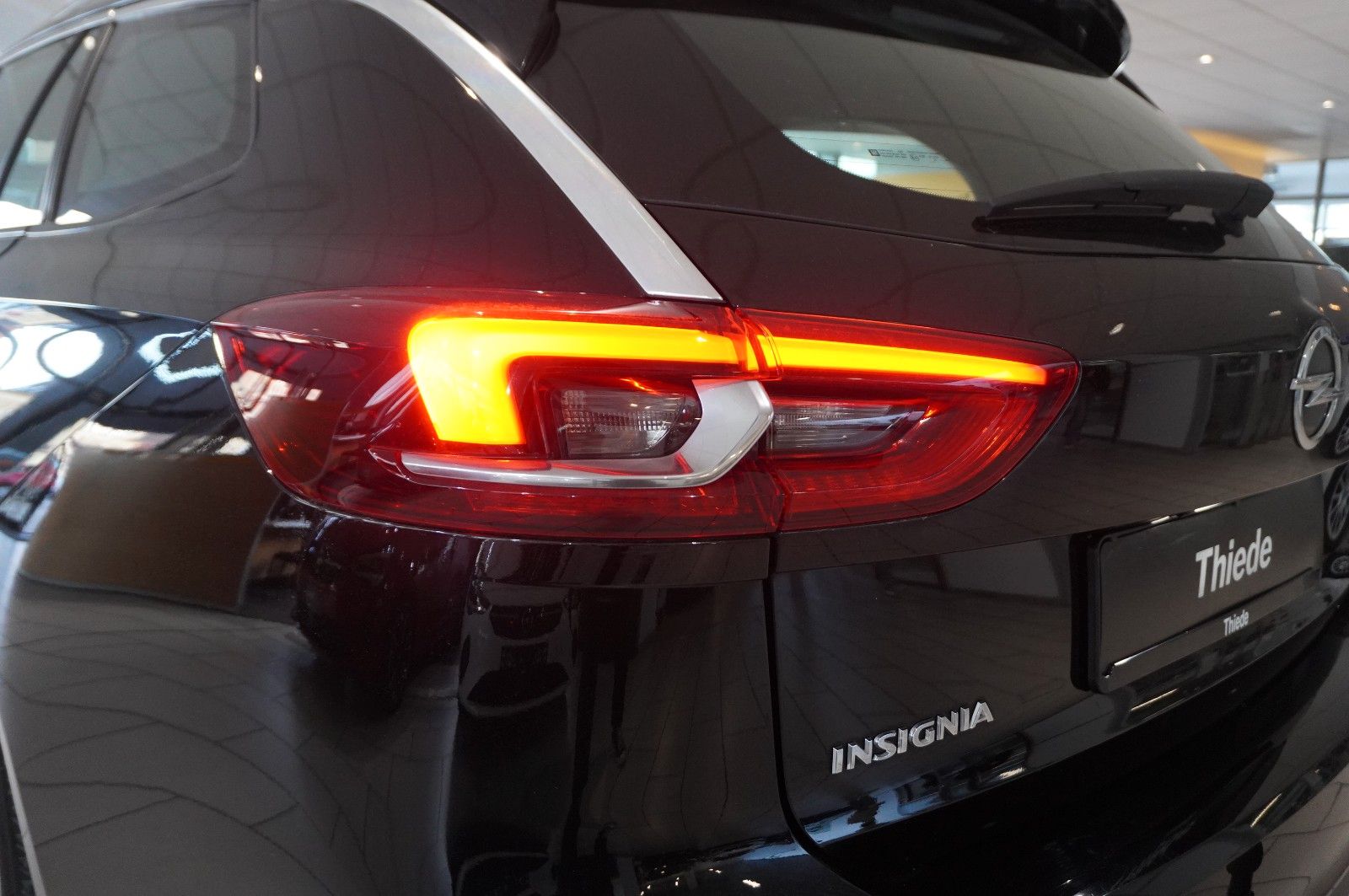 Fahrzeugabbildung Opel Insignia B ST 2.0D ELEGANCE NAVI/HUD/KAMERA/AHK