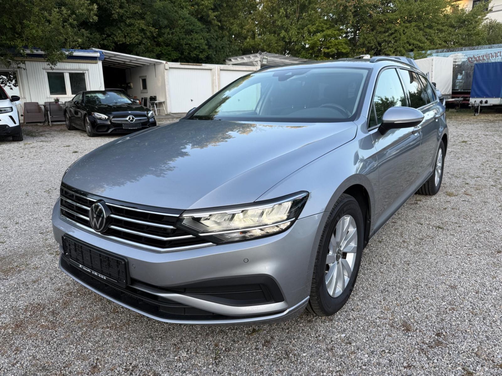 Volkswagen Passat Variant BUSINESS PREMIUM STHZ AHK 1.HAND