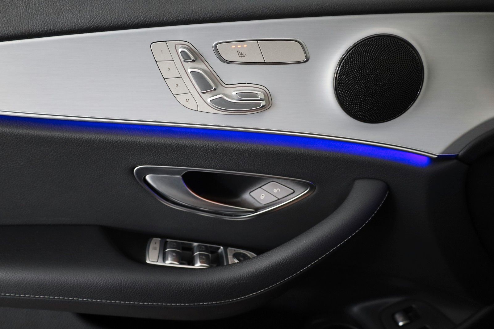 Fahrzeugabbildung Mercedes-Benz E 300 e T Avantgarde,T.Leder,Navi,Kamera,AHK +WR