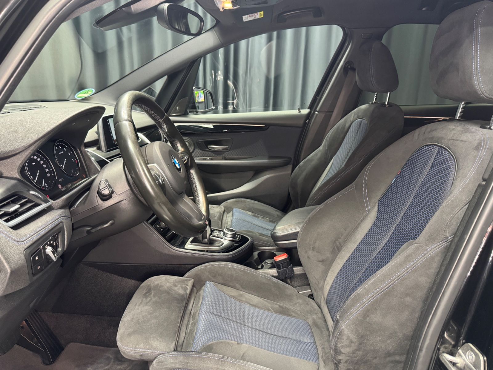 Fahrzeugabbildung BMW 220i Gran Tourer M Sport|AUTOMATIk|7-SITZER|NAVI