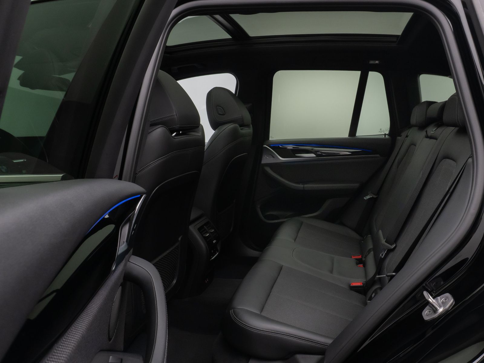 Fahrzeugabbildung BMW X3 xD20d xLine Kamera Panorama HUD DAB HiFi 19"