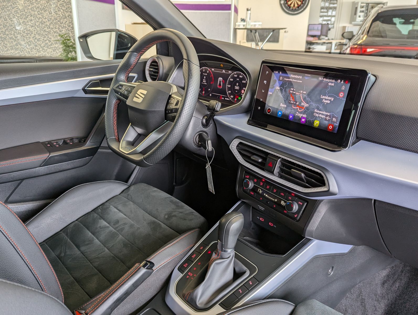 Fahrzeugabbildung SEAT Arona 1.0 TSI FR DSG LED Dinamica ACC AHK Kamera