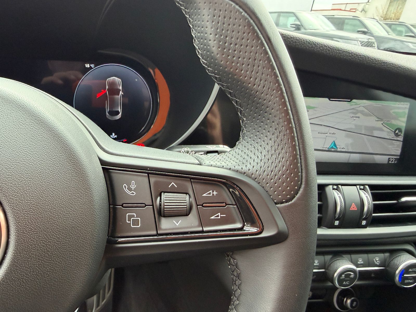 Fahrzeugabbildung Alfa Romeo Giulia Ti Q4/MEMORY/ACC/NAVI/KAMERA/SHZ