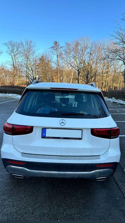 Image of Mercedes-Benz GLB 180