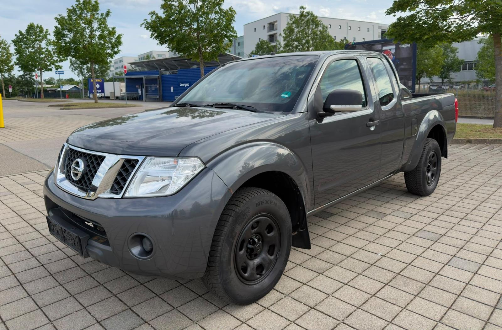Nissan Navara King Cab 2.5 dCi | 190 ch | BVM | 4 places | Attelage | Climatisation | Différentiel autobloquant