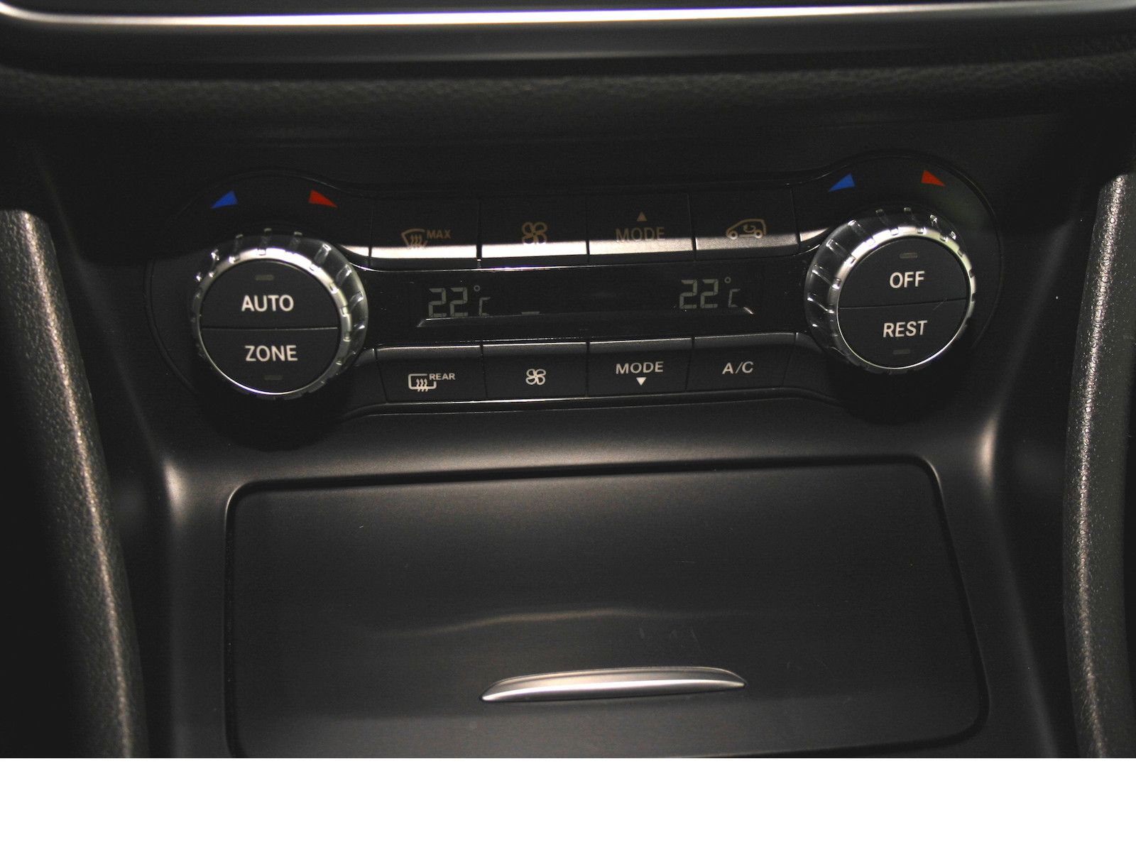 Fahrzeugabbildung Mercedes-Benz CLA 200 Shooting Brake CDI *Pano-Dach*AHK*Xenon*