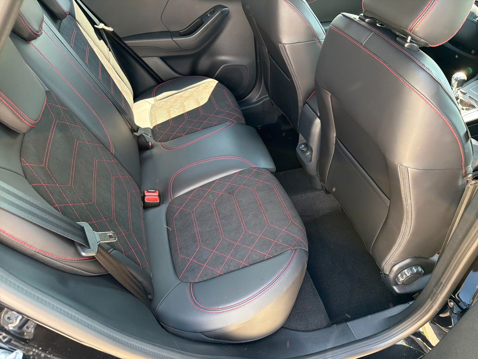 Fahrzeugabbildung Ford Puma ST-Line X, FAHRASSISTENZPAKET