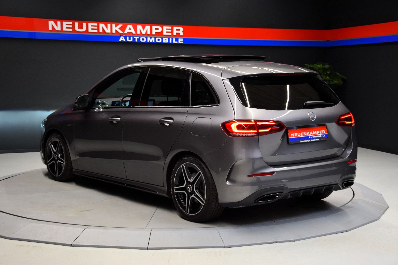 Fahrzeugabbildung Mercedes-Benz B 200 AMG Pano Night LED Kamera Memory Digital