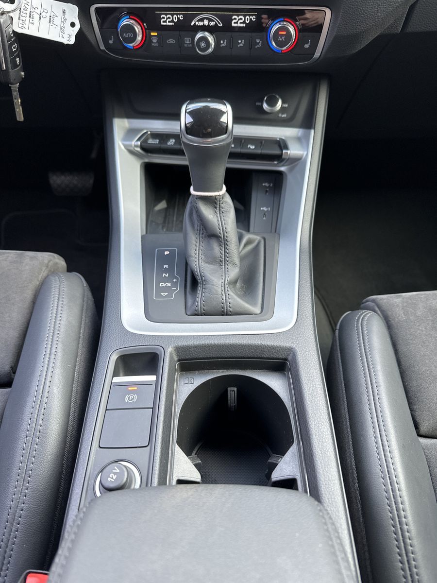 Fahrzeugabbildung Audi Q3 SpB 40 TDI Qu S-Line NAV+MATRIX+KAM+V-COCKPIT