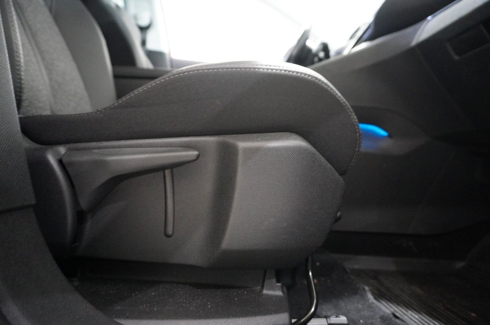 Fahrzeugabbildung Peugeot 3008 1.2 ALLURE NAVI/LED/VIRTU./SHZ/TEMP./NEBEL