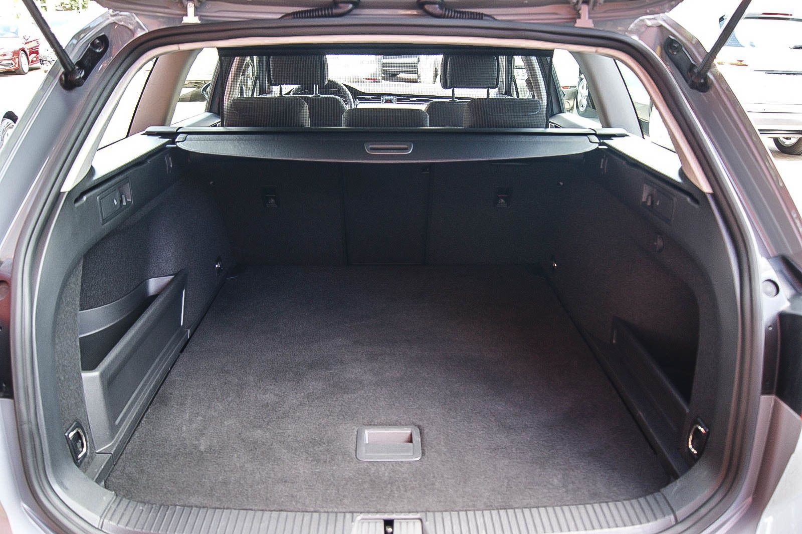 Fahrzeugabbildung Volkswagen Passat Variant HYBRID GTE IQ NAVIGATION 1.HAND