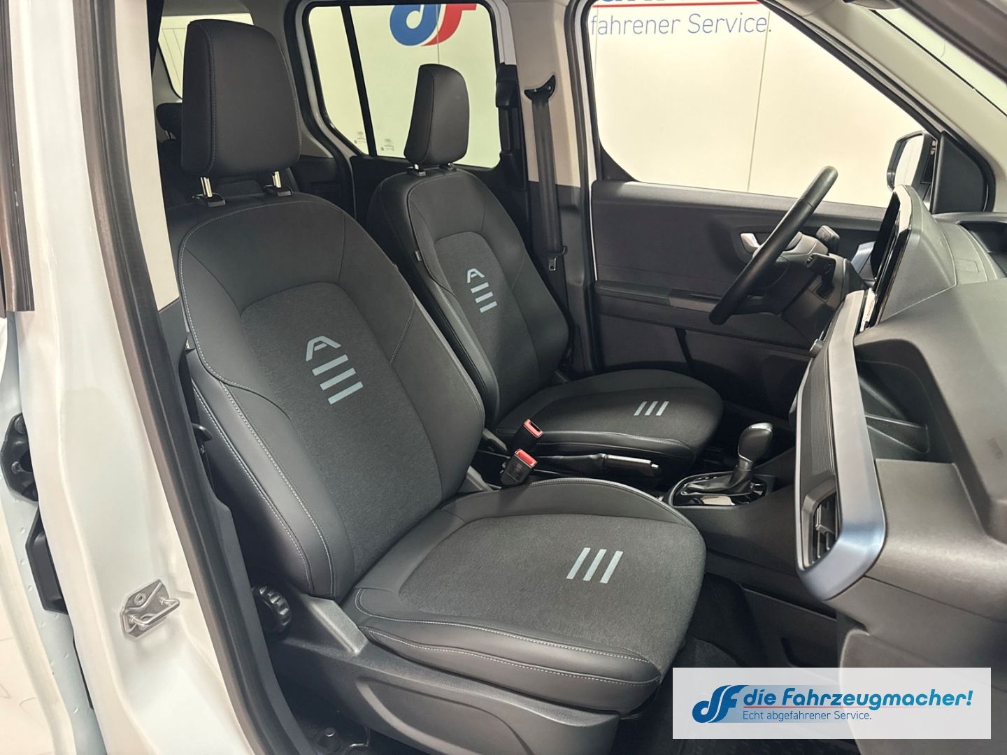 Fahrzeugabbildung Ford Tourneo Courier Active Navi ACC Klimaautom DAB S