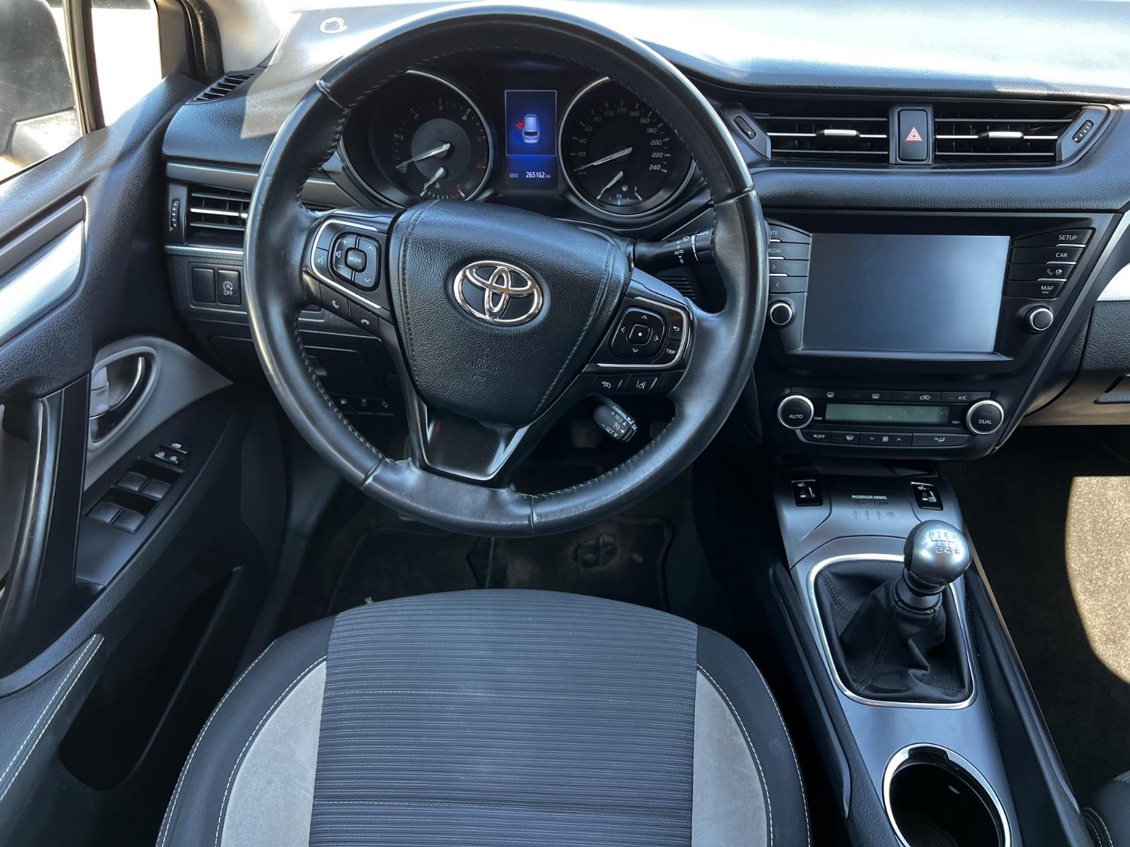 Toyota Avensis 2015 — photo 30