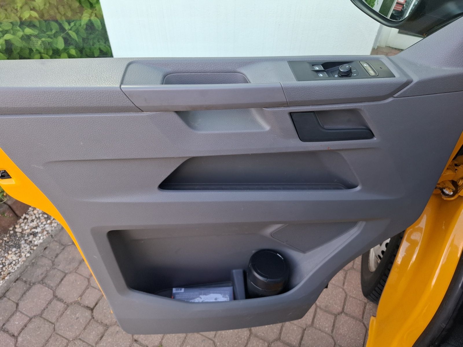 Fahrzeugabbildung Volkswagen T6 Transporter T6.1 DoKa LR Klima AHK