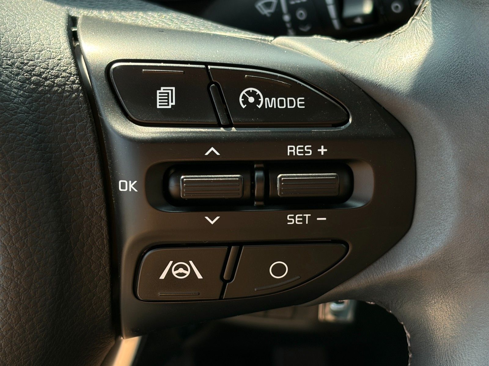 Fahrzeugabbildung Kia Stonic 1.2 Vision Temp. PDC LHZ SHZ LKA CarPlay