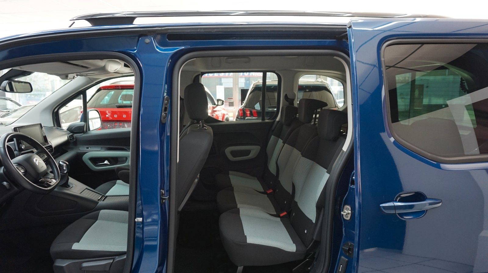 Fahrzeugabbildung Citroën Berlingo Feel M *1.Hand*Carplay*Navi*Kamera*