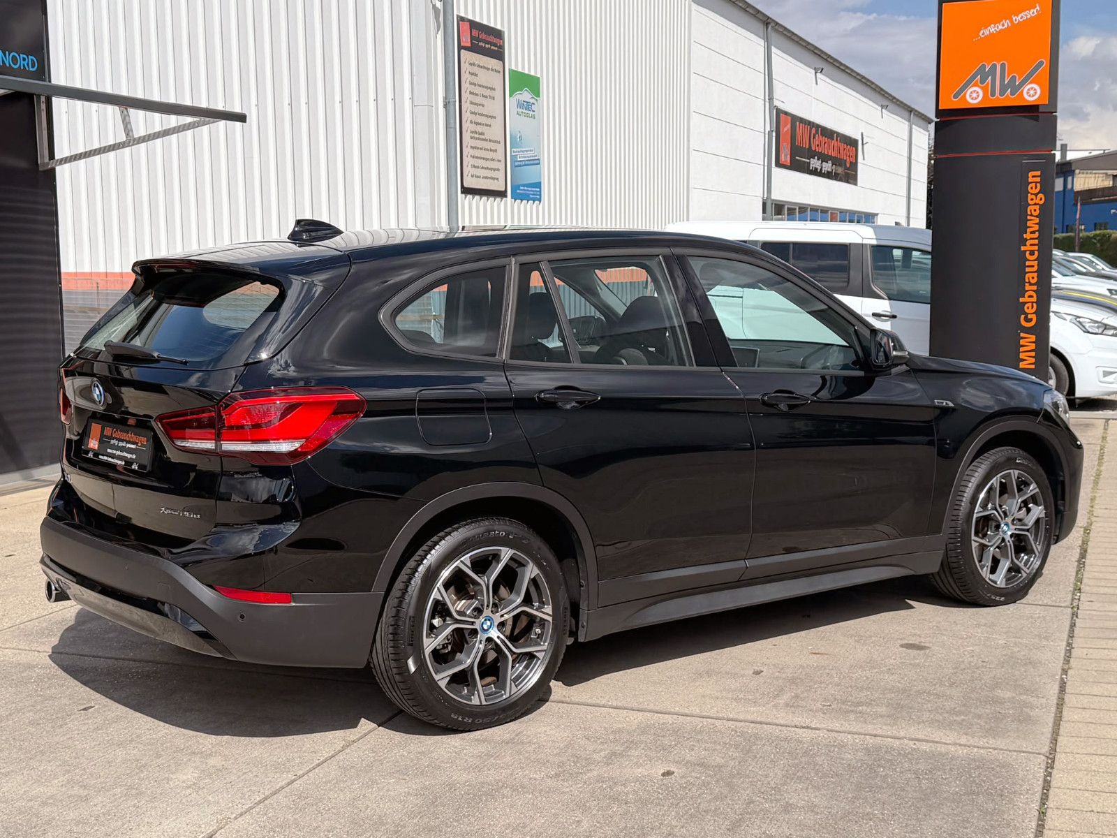 Fahrzeugabbildung BMW X1 xDrive25e Advantage ACC KAM PANO LED SHZ NAV
