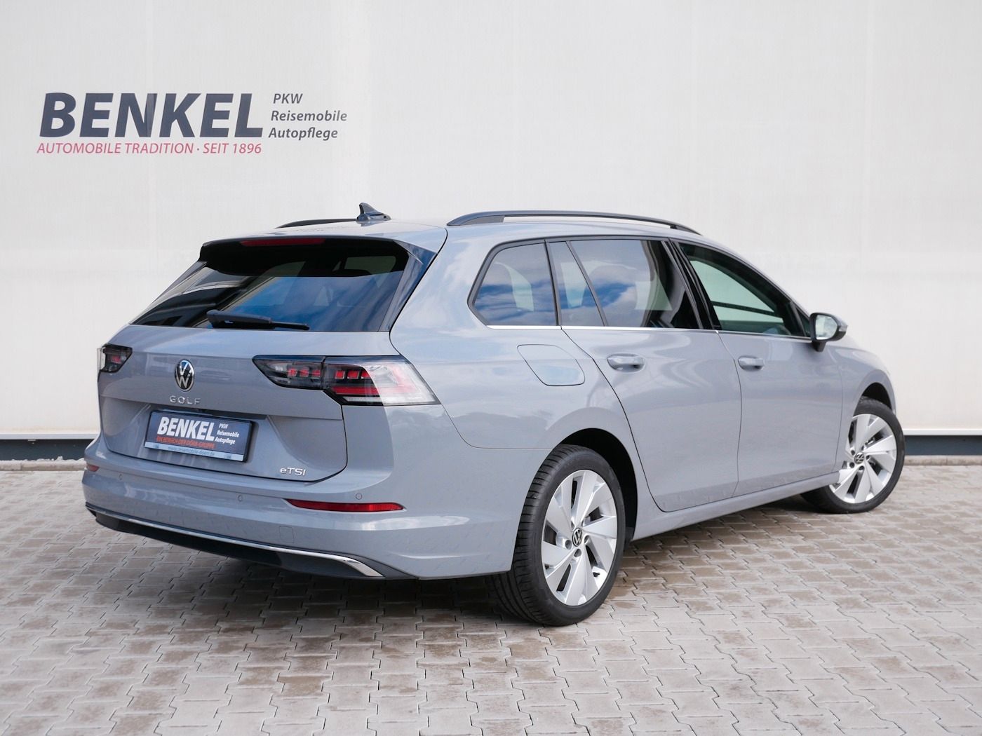 Fahrzeugabbildung Volkswagen Golf -VIII Variant 1.5 Style NEU46T DSG Matrix