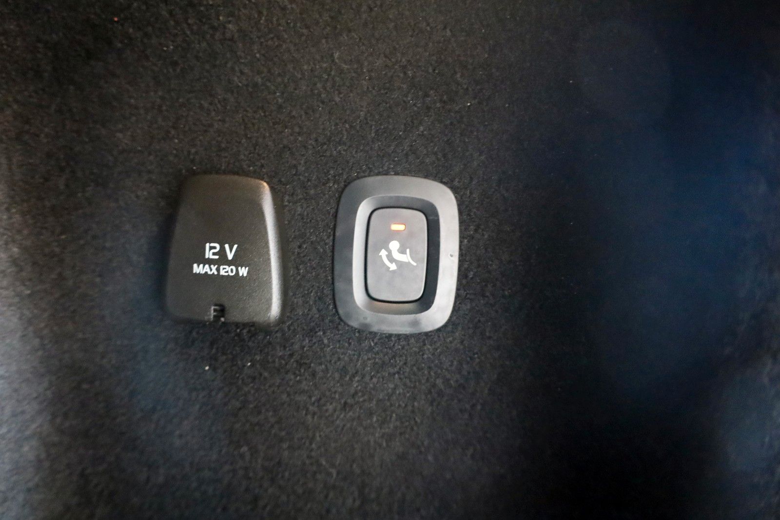 Fahrzeugabbildung Volvo V60 T6 AWD Inscription Expr. Leder,Navi,LED,SH