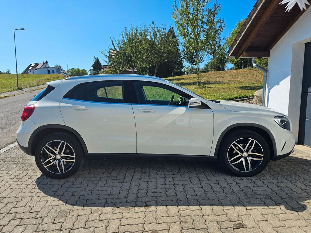 Image of Mercedes-Benz GLA 200