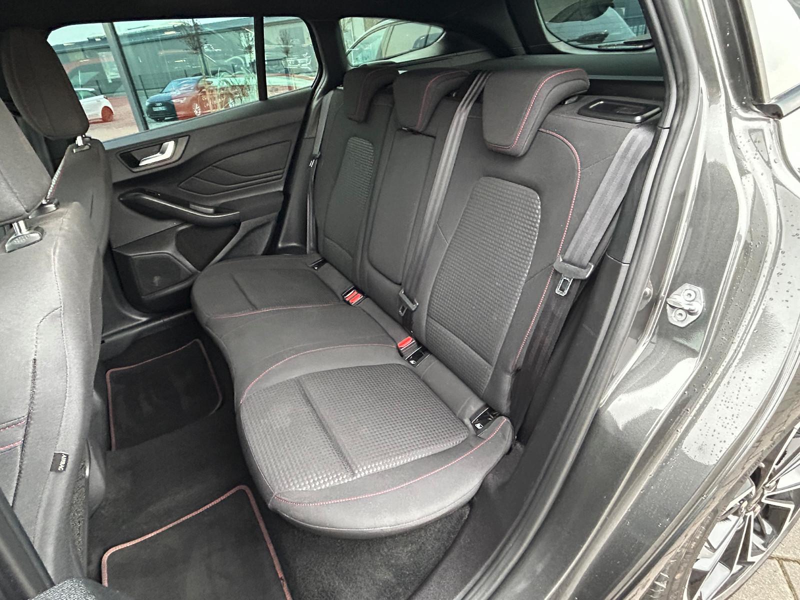 Ford Focus Turnier 1.5 ST-Line X *LED*APP*TEMP*SHZ*18