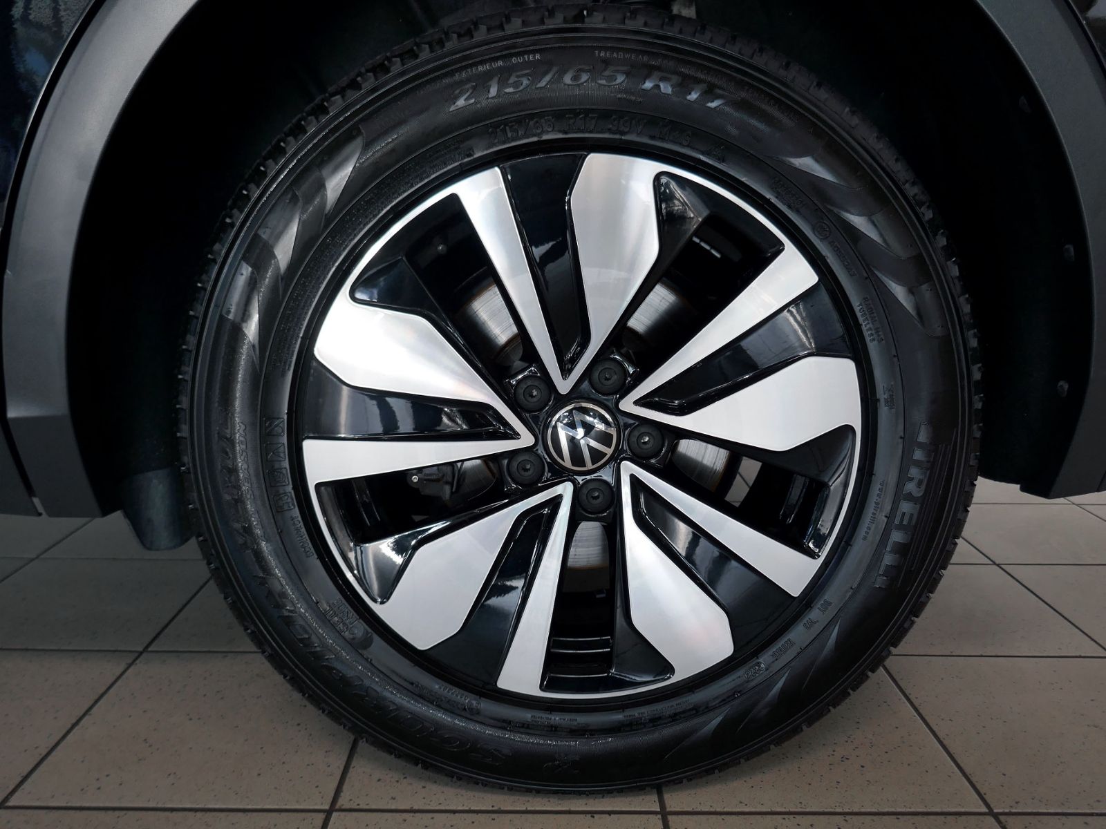 Fahrzeugabbildung Volkswagen Tiguan MOVE 1.5 TSI DSG | LED RFK ACC Navi