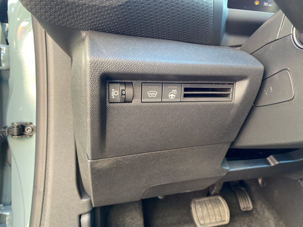 Fahrzeugabbildung Citroën C4 Hybrid 145 Automatik MAX *Winter+Techno-Pak*