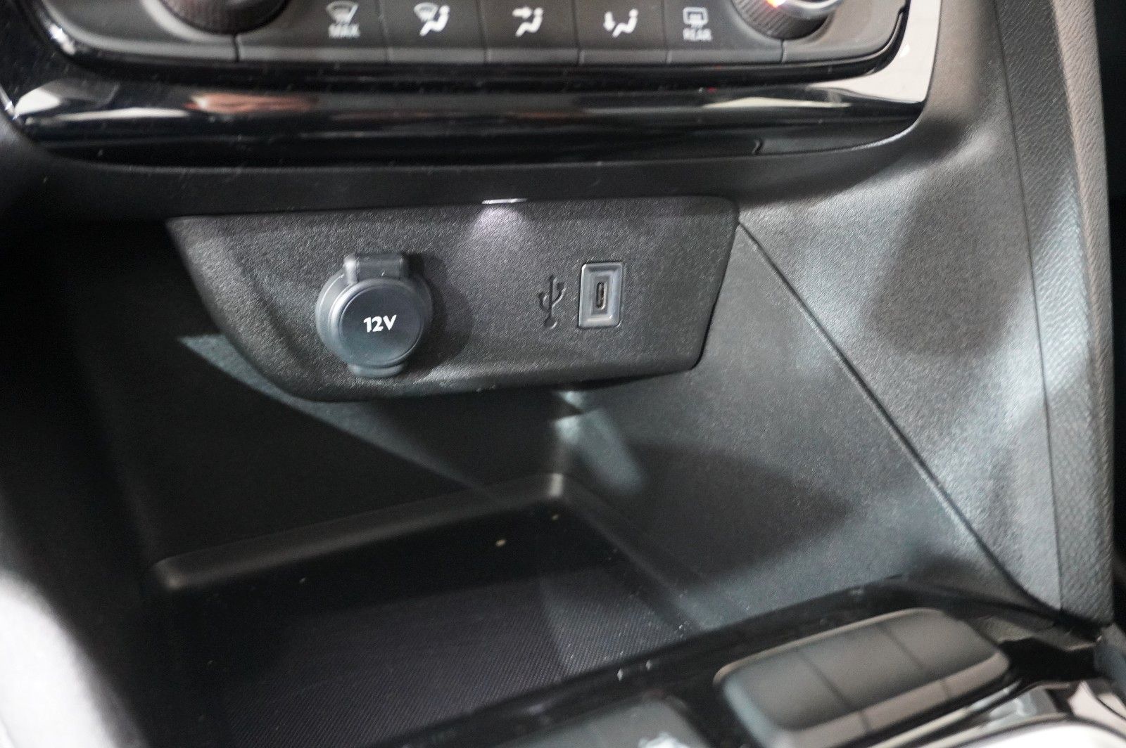 Fahrzeugabbildung Opel Corsa F 1.2 FACELIFT NAVI/LED/KAMERA/VIRTU./DAB+