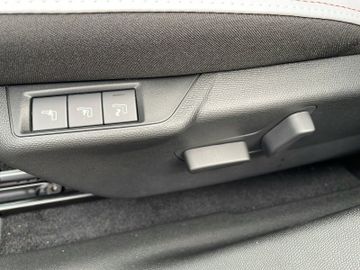 Citroën C4 MAX PURETECH 130 EAT8 Kam.+KeyLess+LED+Navi