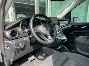Mercedes V 220 - 12